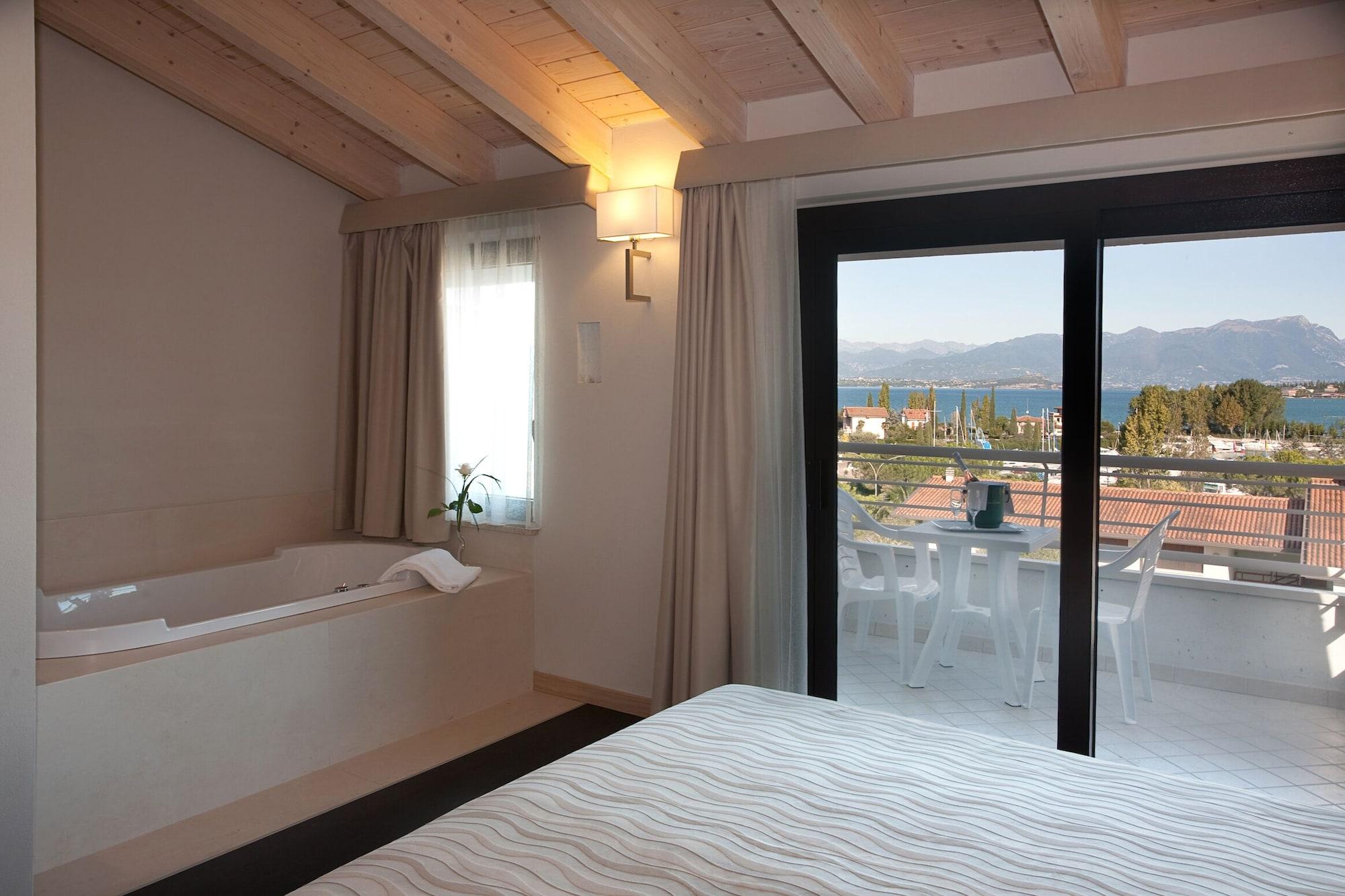 Hotel Porto Azzurro Σιρμιόνε Εξωτερικό φωτογραφία