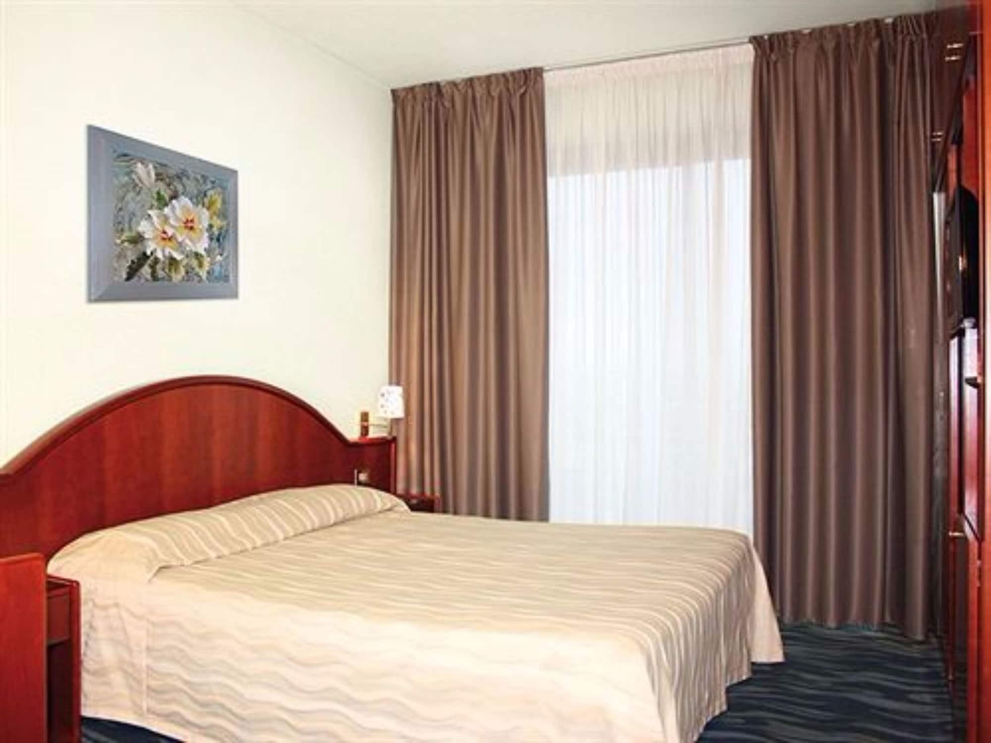 Hotel Porto Azzurro Σιρμιόνε Εξωτερικό φωτογραφία