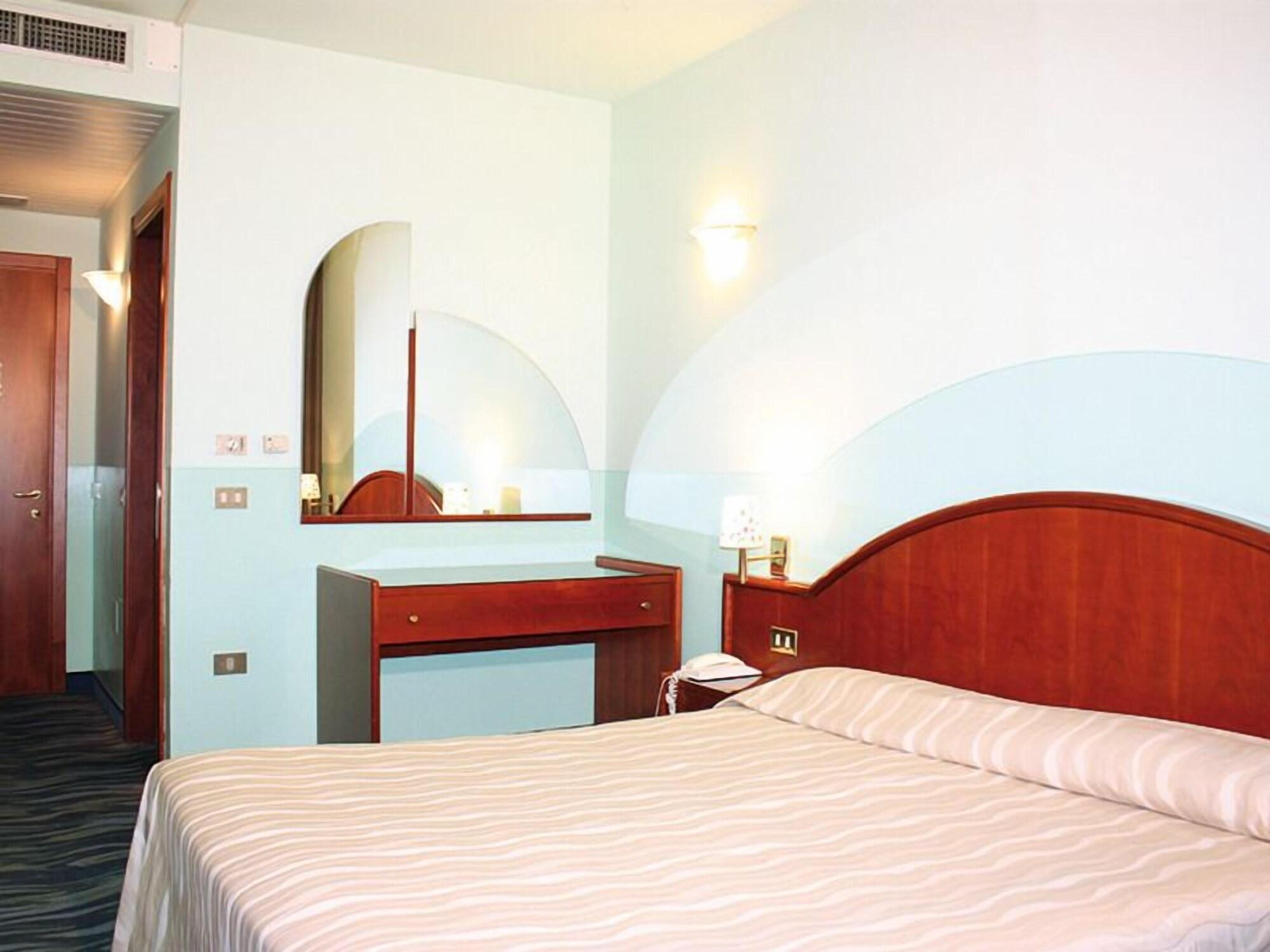 Hotel Porto Azzurro Σιρμιόνε Εξωτερικό φωτογραφία