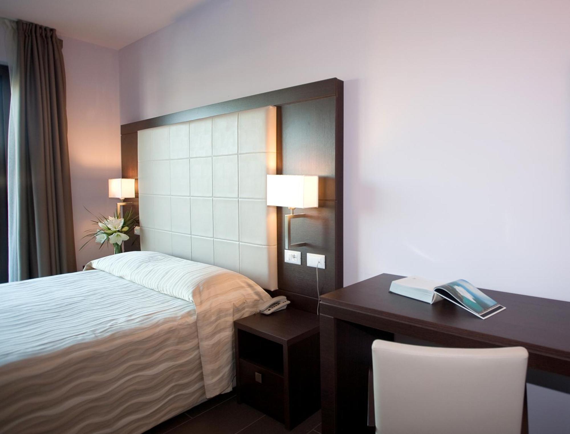 Hotel Porto Azzurro Σιρμιόνε Εξωτερικό φωτογραφία