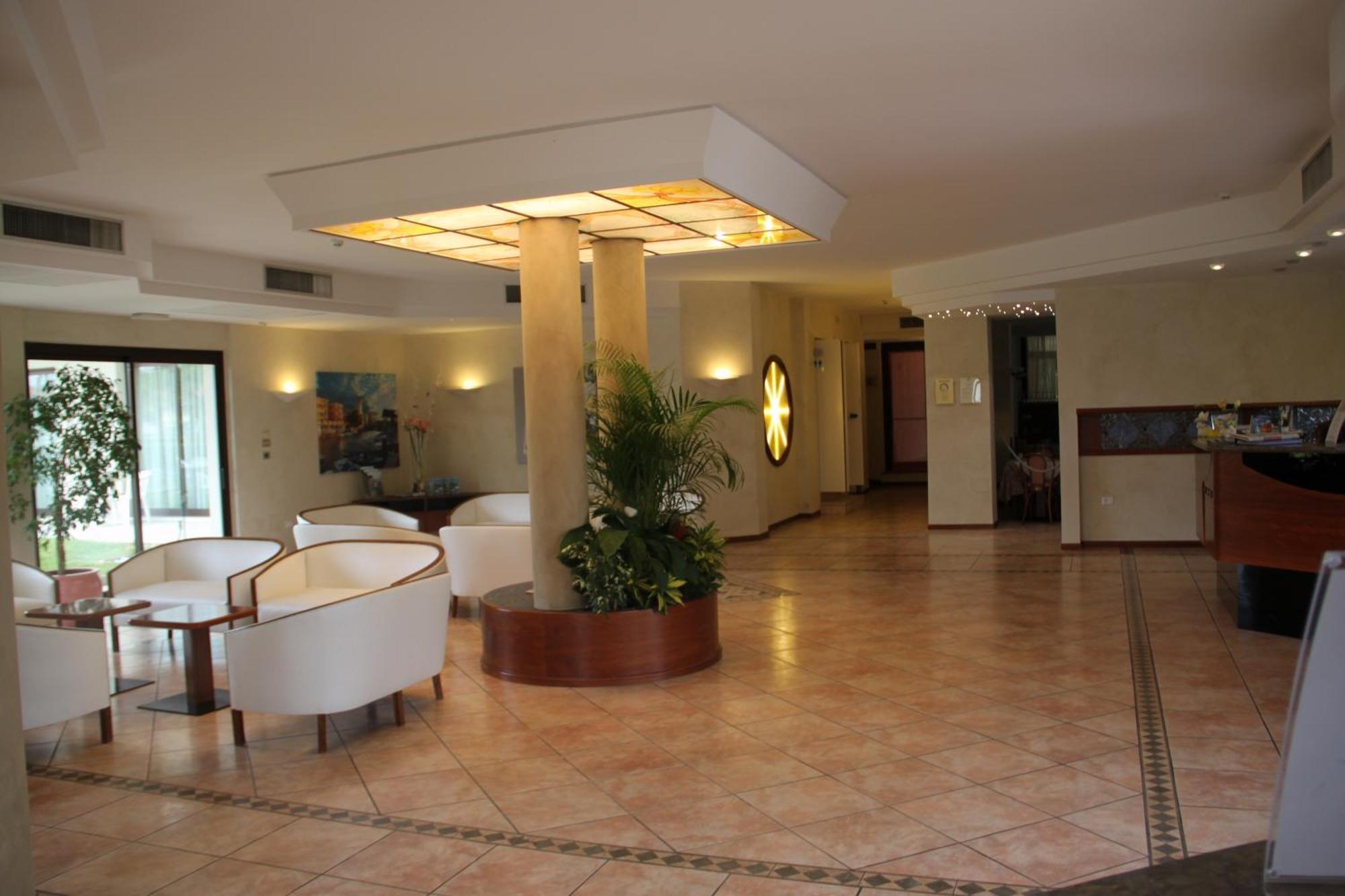 Hotel Porto Azzurro Σιρμιόνε Εξωτερικό φωτογραφία