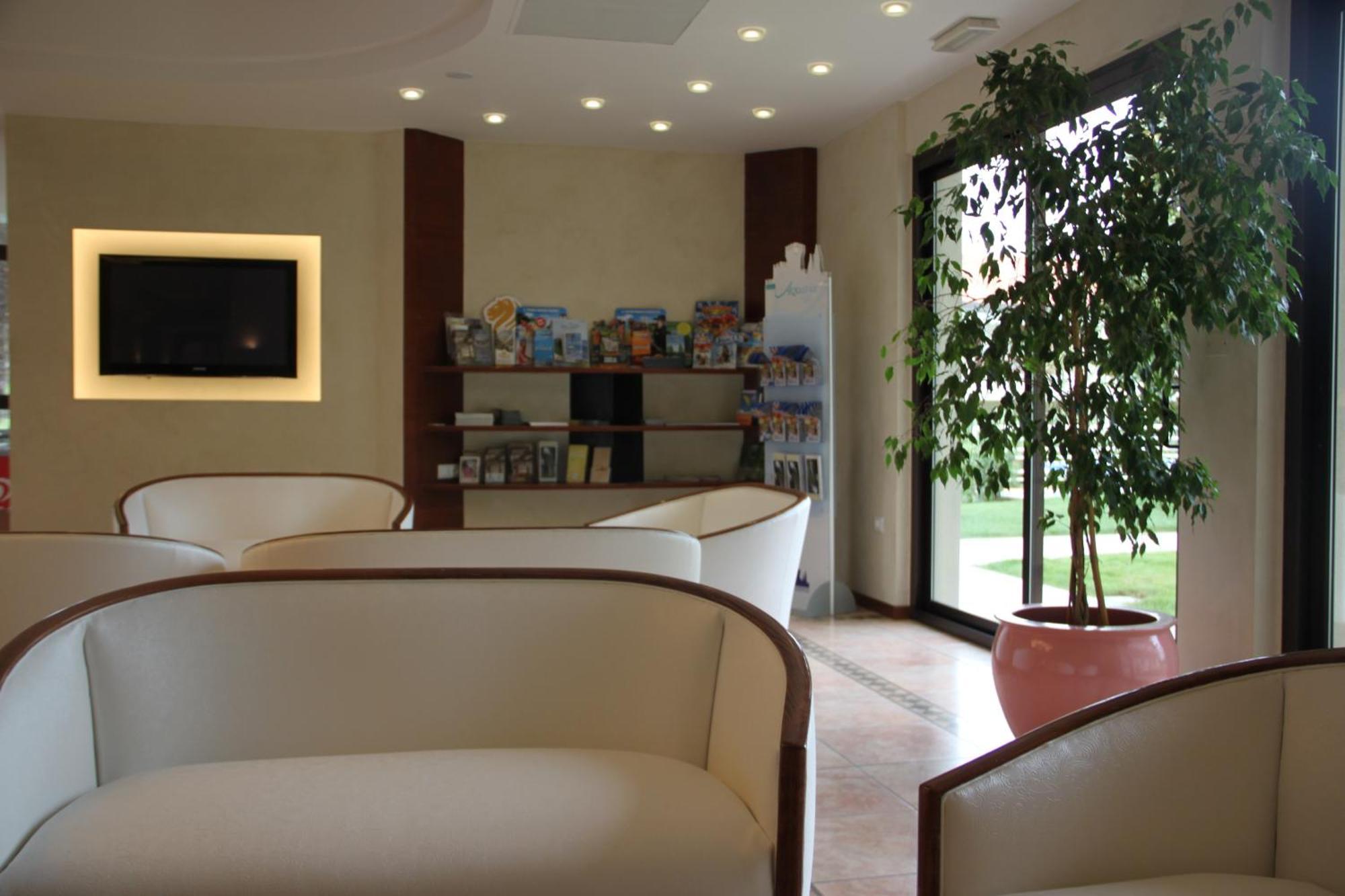 Hotel Porto Azzurro Σιρμιόνε Εξωτερικό φωτογραφία