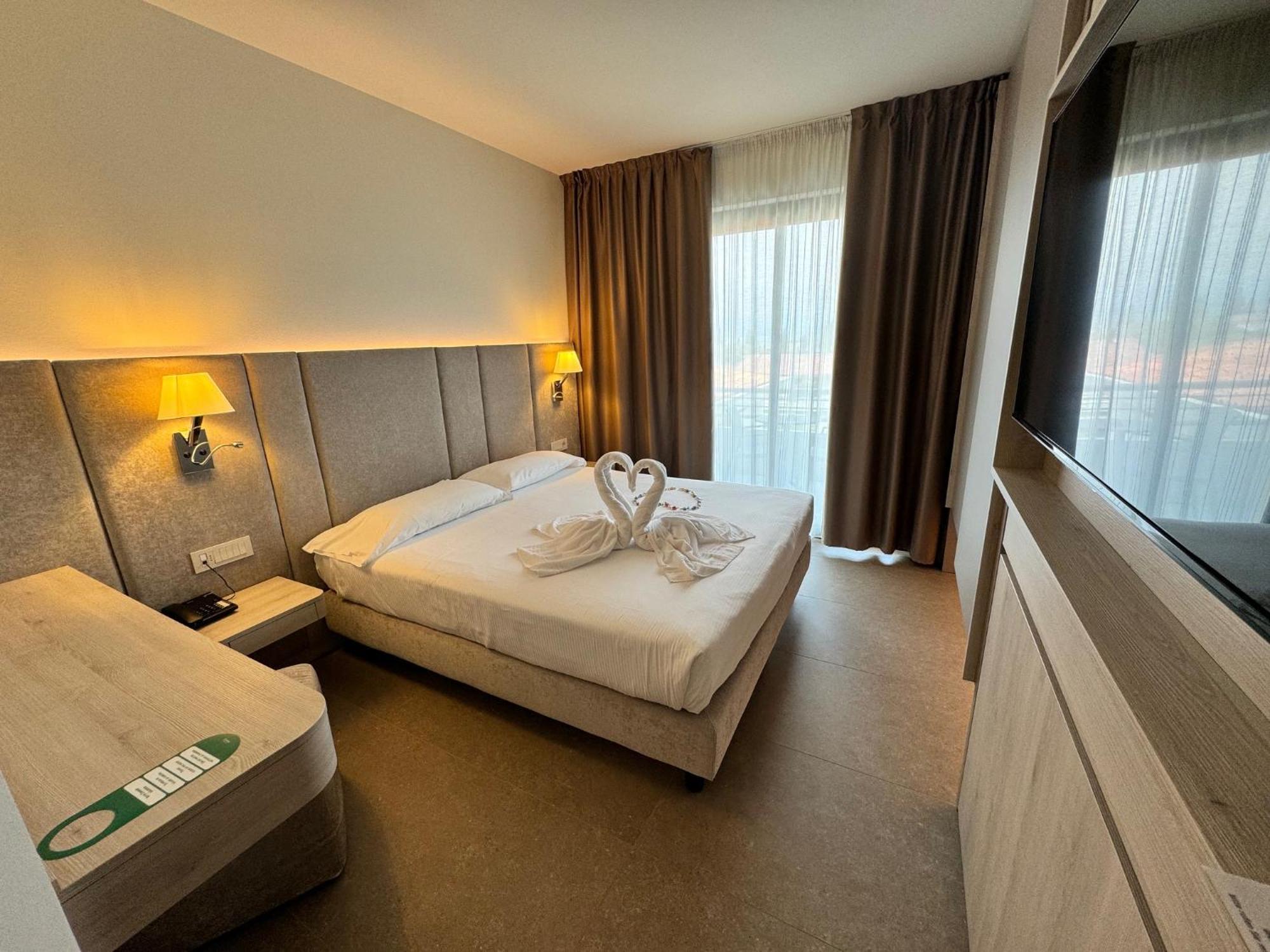 Hotel Porto Azzurro Σιρμιόνε Εξωτερικό φωτογραφία
