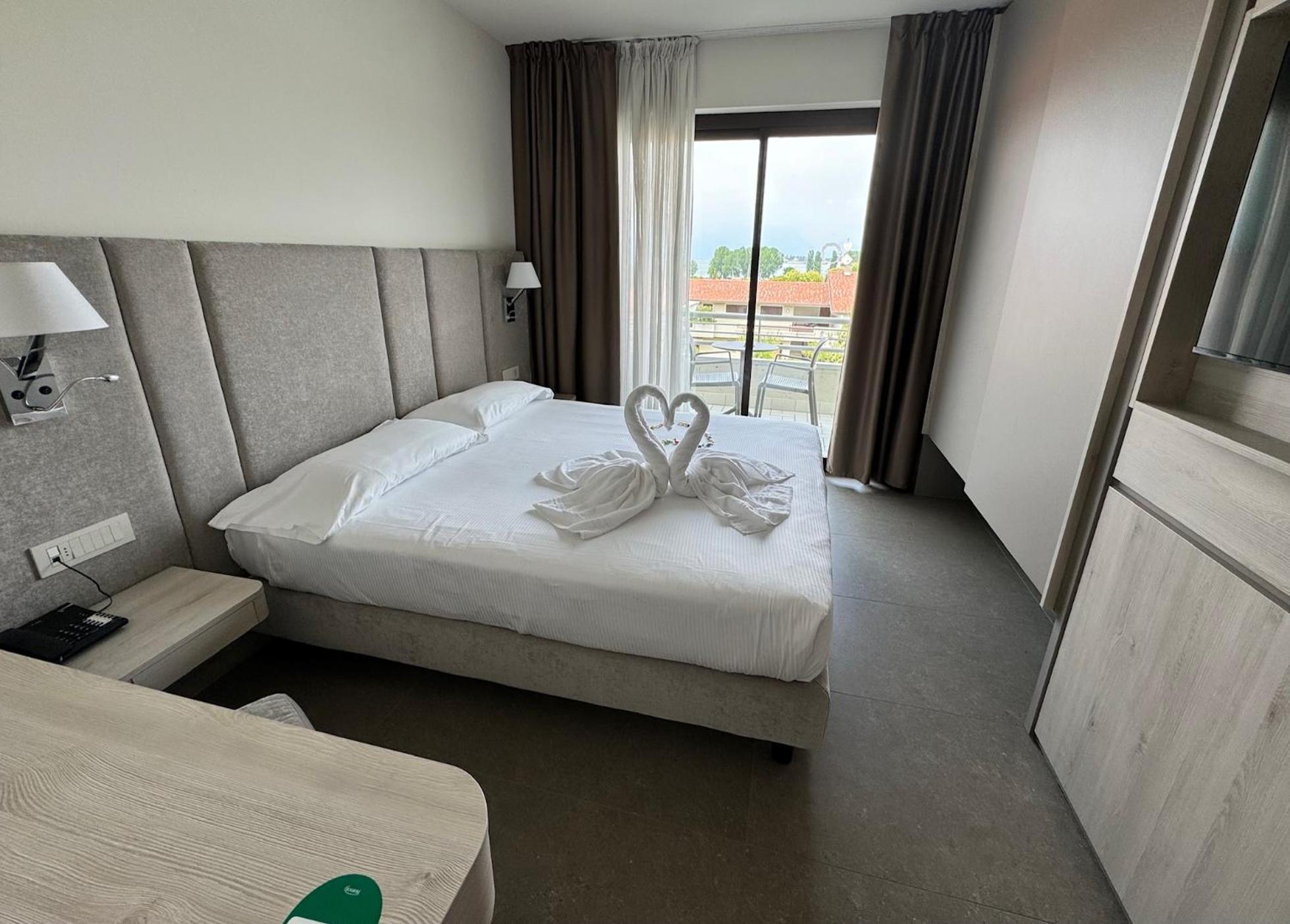 Hotel Porto Azzurro Σιρμιόνε Εξωτερικό φωτογραφία