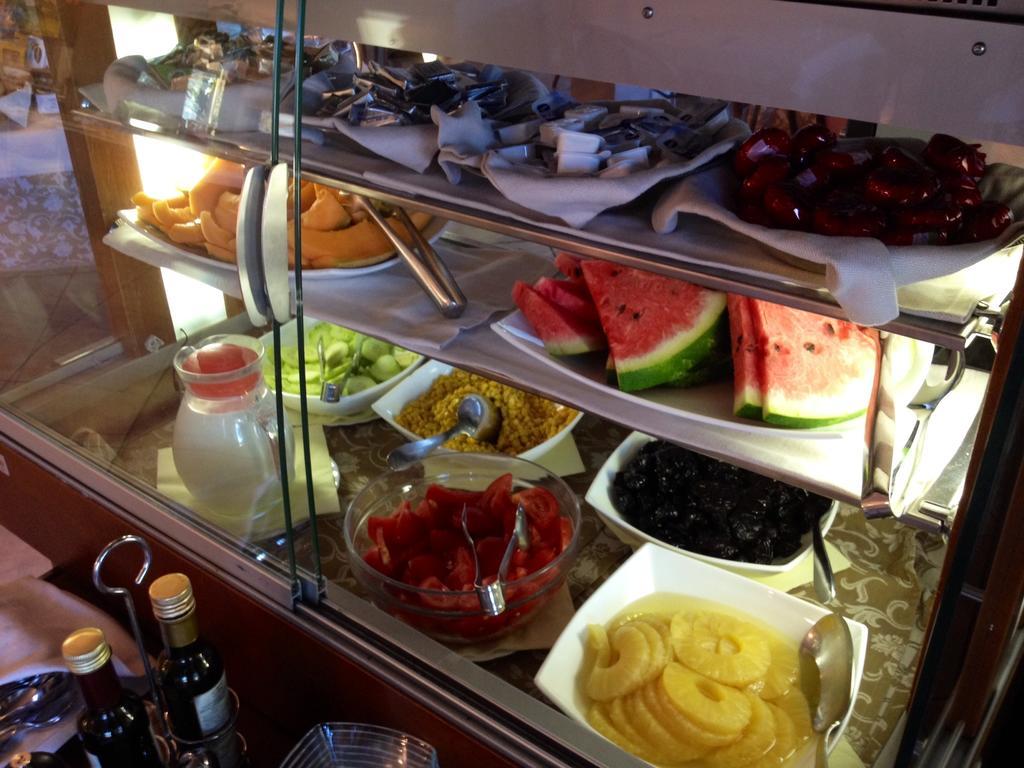 Hotel Porto Azzurro Σιρμιόνε Εξωτερικό φωτογραφία